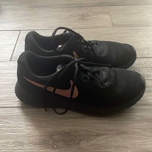 Nike Tanjun Sneaker